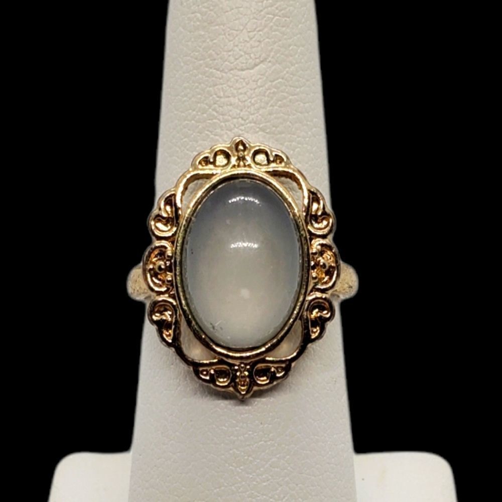 White & Gold Tone Ring (6.5)